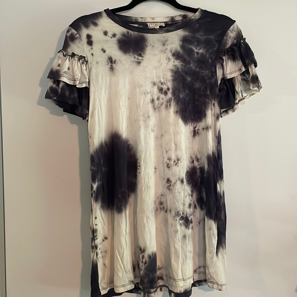 Hayden Girls tie dye dress with ruffle sleeve, sz M, great condition, super soft